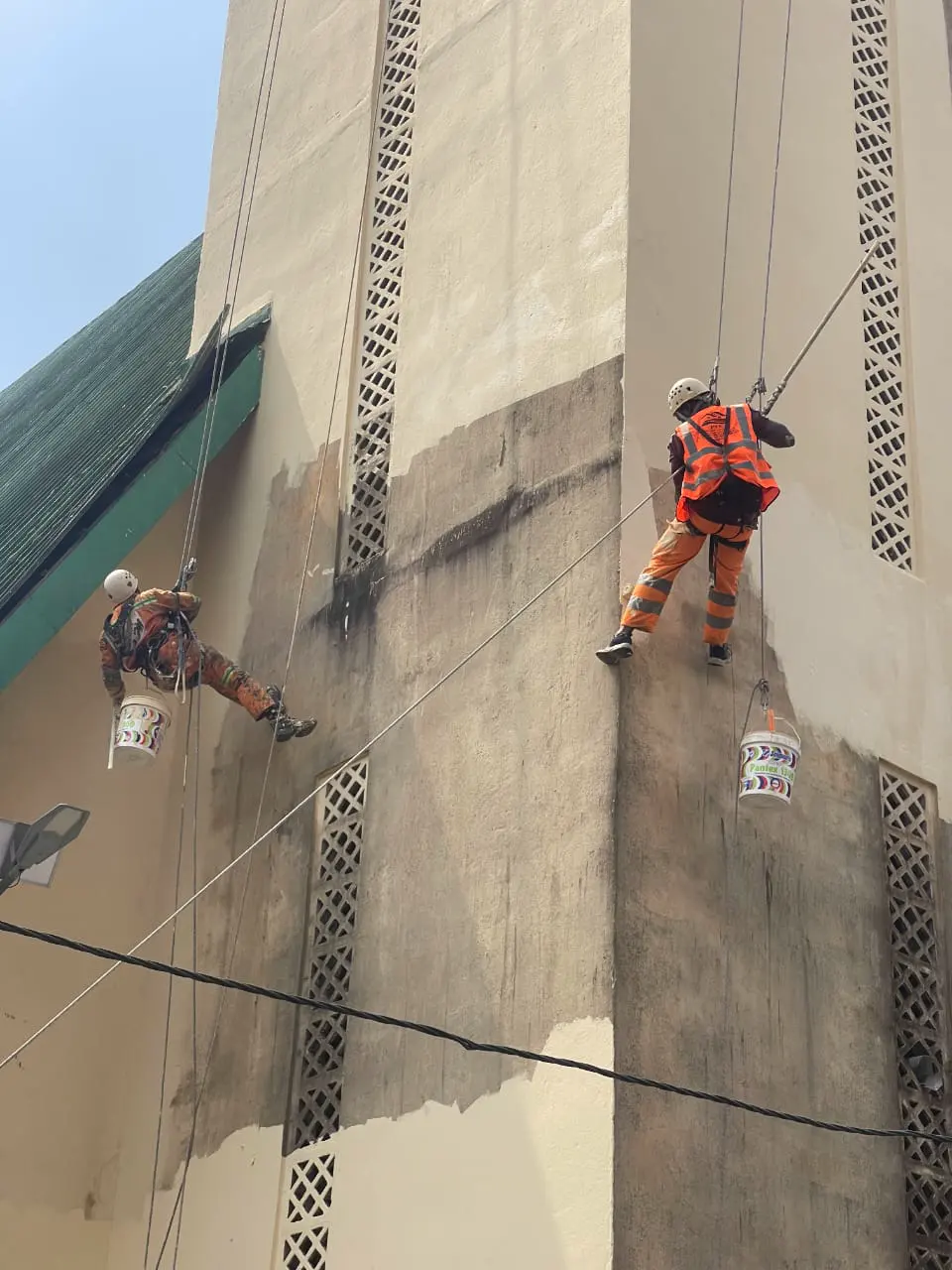 Façade de l’église évangélique du Cinquantenaire après travaux de peinture — vue 8