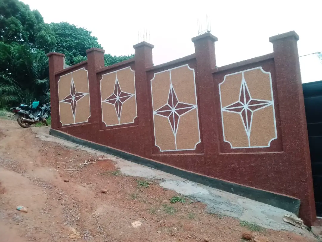 Travaux de mur réalisés par ETS’2i à Douala — vue 2