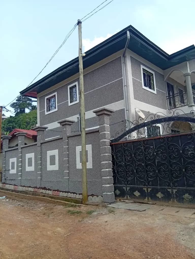 Travaux de mur réalisés par ETS’2i à Douala — vue 5