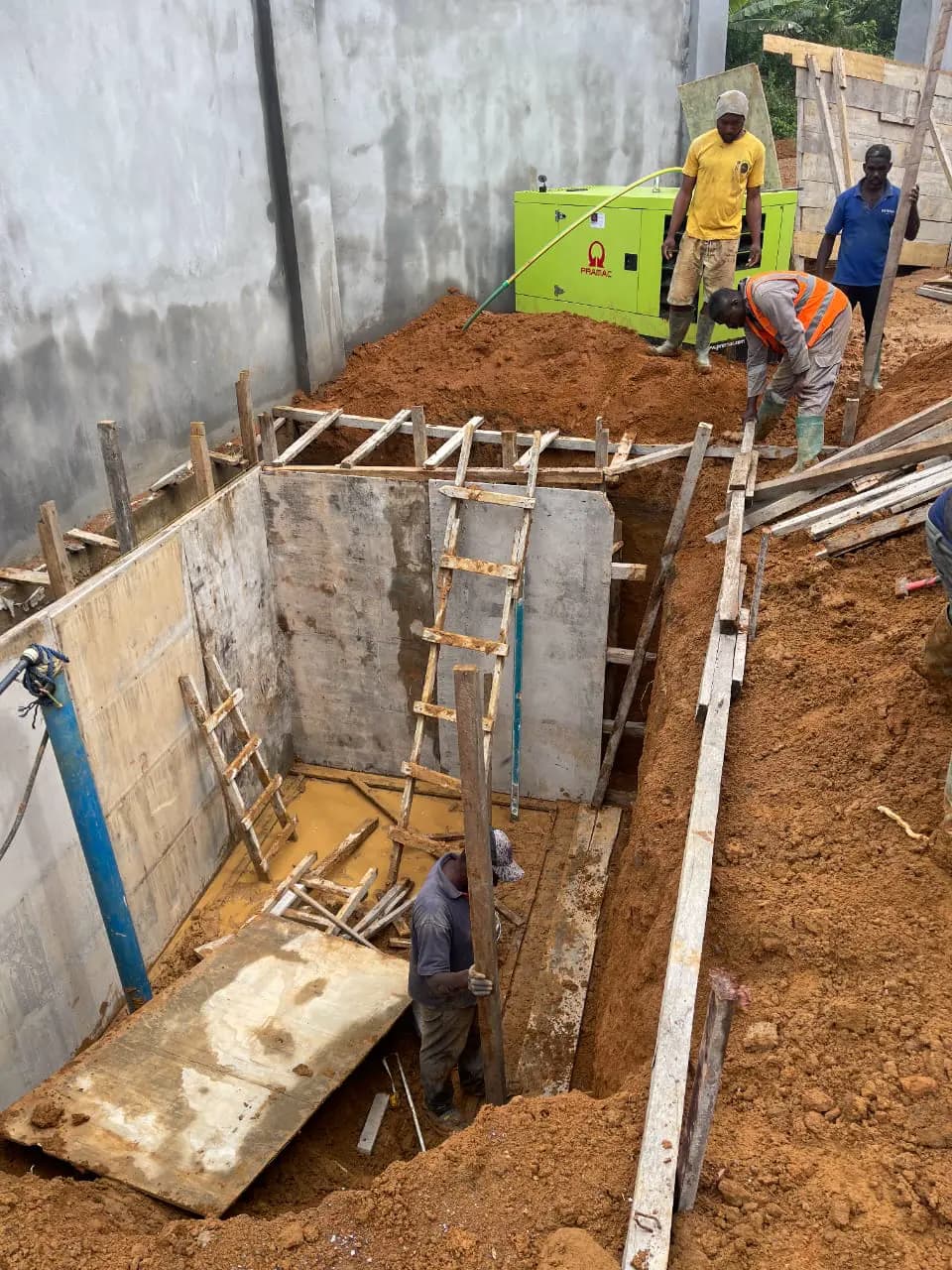 Coffrage et coulage d’une réserve d’eau sur un chantier ETS’2i — vue 4
