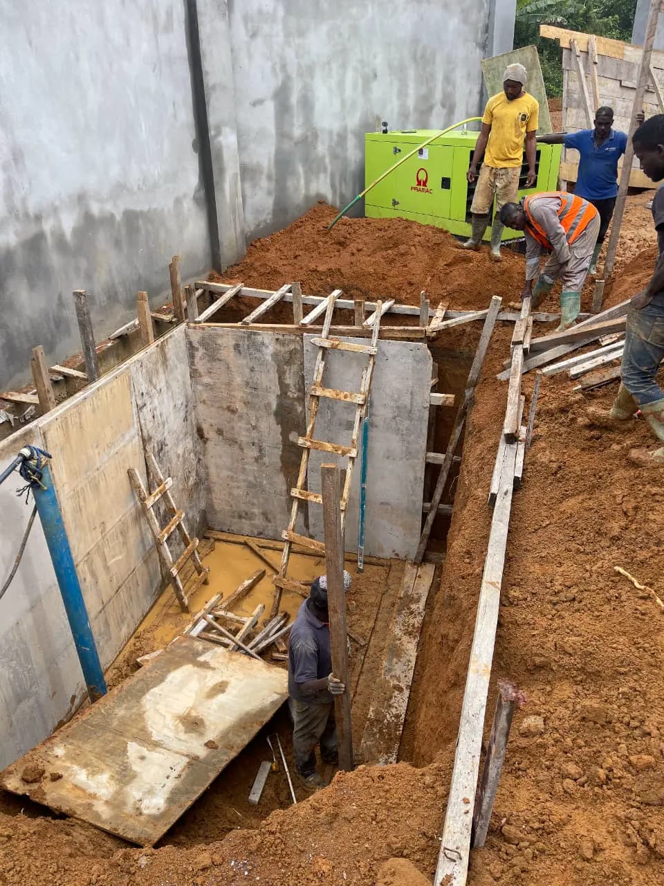 Coffrage et coulage d’une réserve d’eau sur un chantier ETS’2i — vue 7