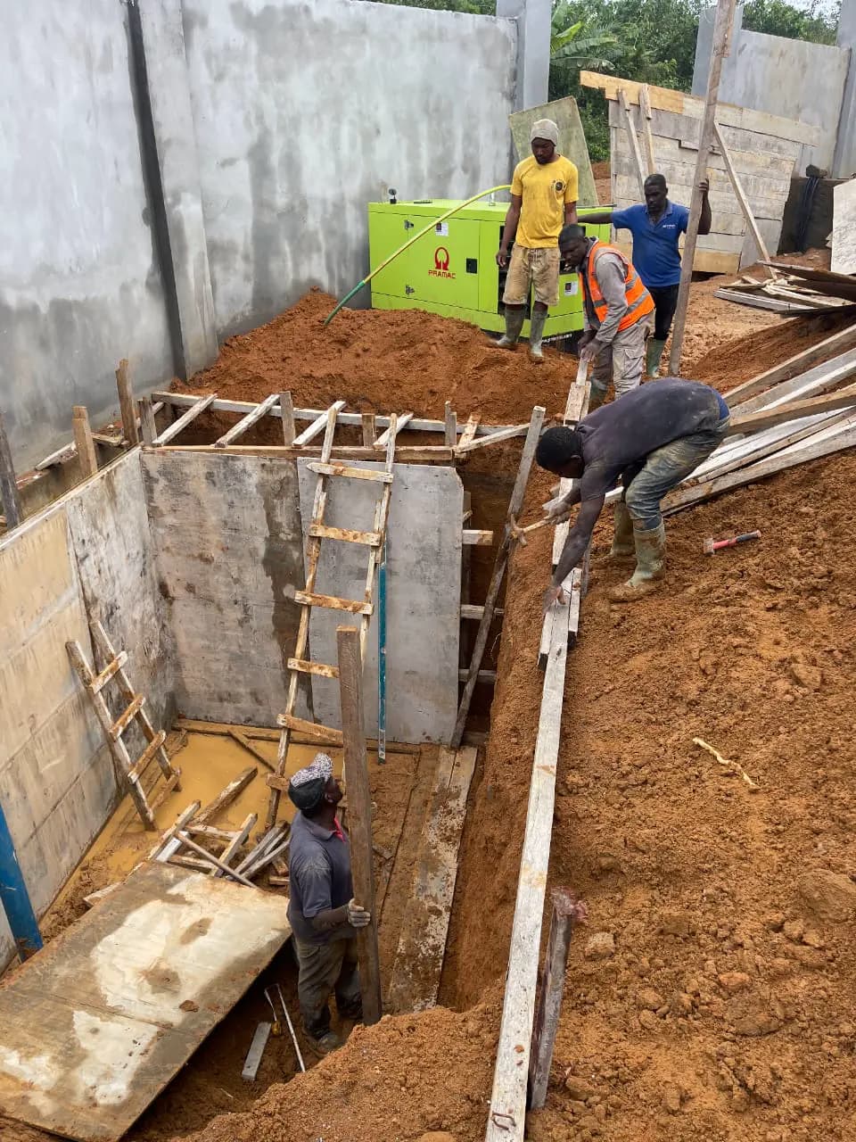 Coffrage et coulage d’une réserve d’eau sur un chantier ETS’2i — vue 8